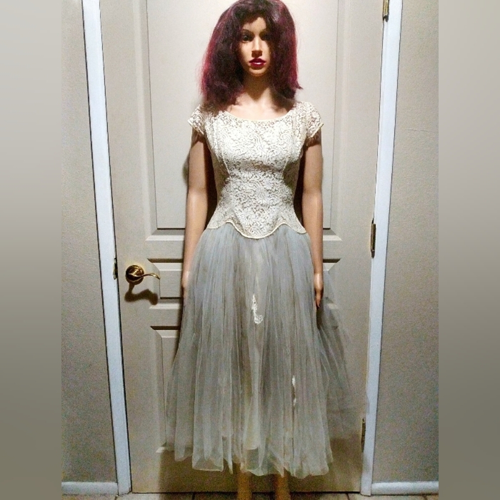 Vintage 50s Satin & Lace Wedding Dress.